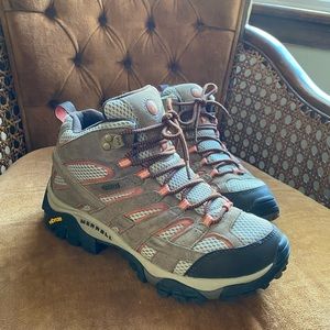 Merrell Women’s Moab 2 Waterproof Hiking Boots, Size 9.5